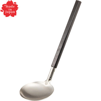 18-8ステンレス製 宴 卓上お玉 穴無（柄 パッカーウッド）　日本製 お鍋 ガラ入れ 卓上用